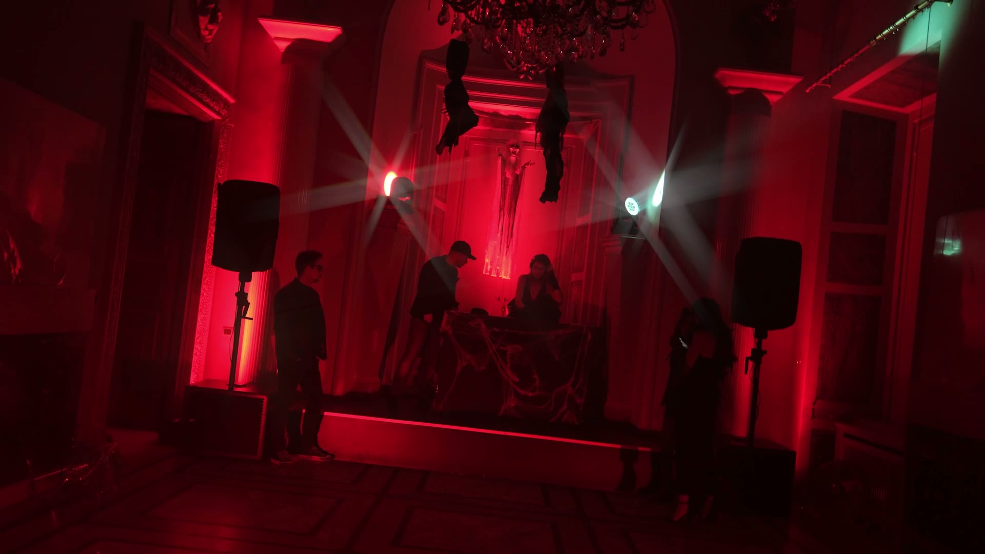 La sala rossa della serata di Halloween a Villa Brasini 489
